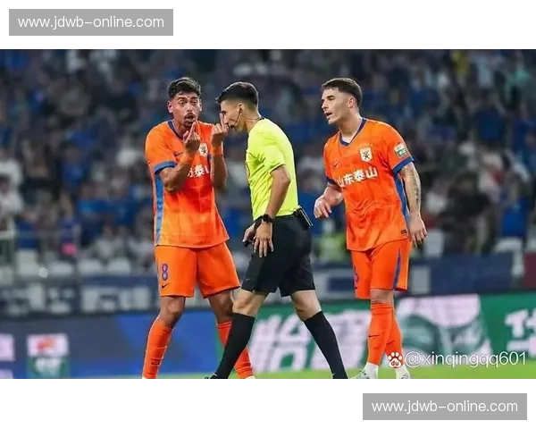 围绕世界杯裁判判罚风波探讨公平与技术融合的深层挑战及现实困境之局面